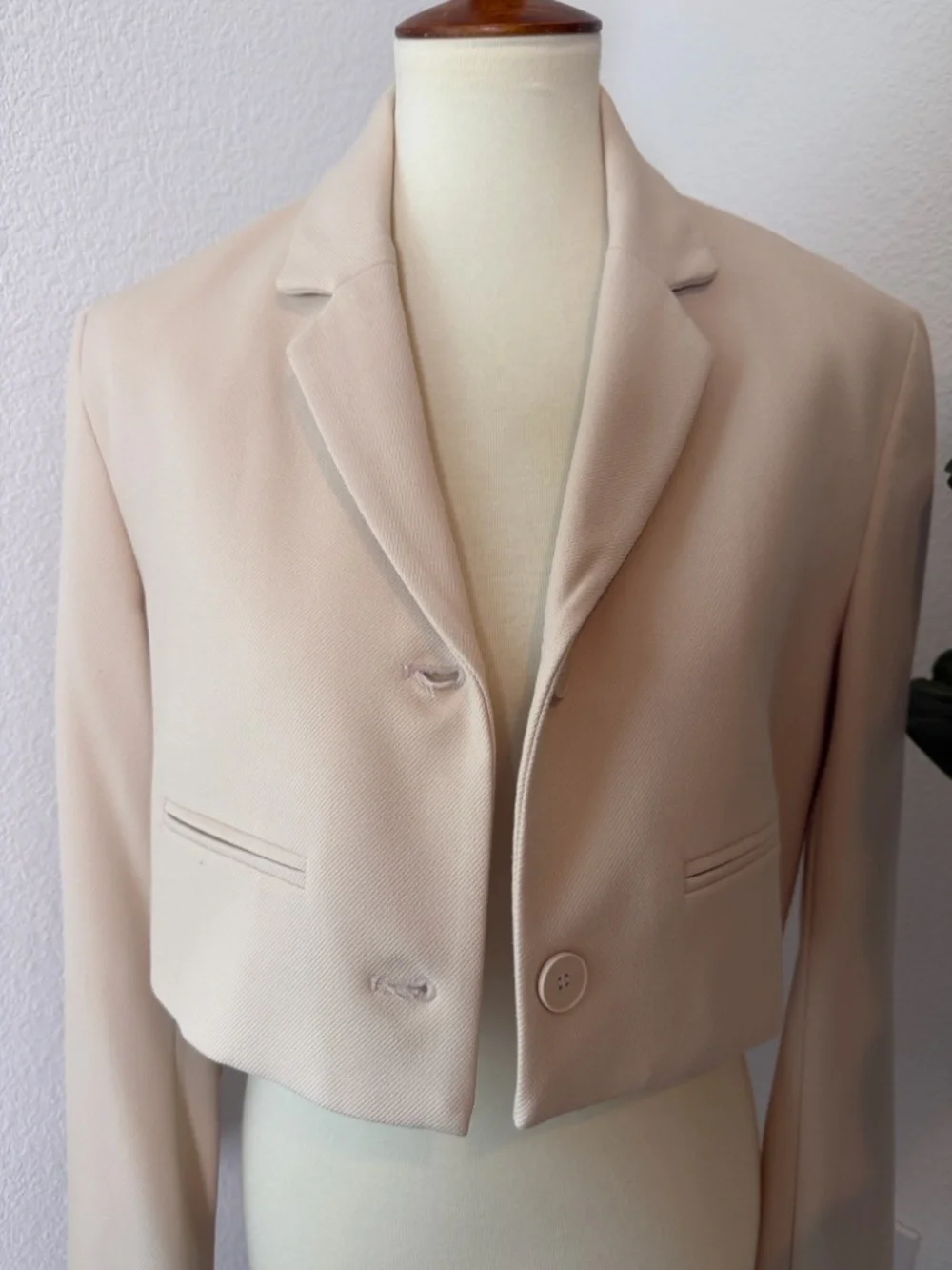 OAK + FORT Cropped Cream Blazer Jacket - Picture 3 of 6